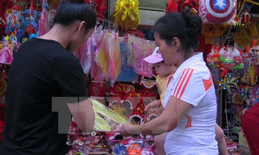 Tiêu hủy trên 2 tấn hàng hóa và đồ chơi bạo lực dịp Trung Thu