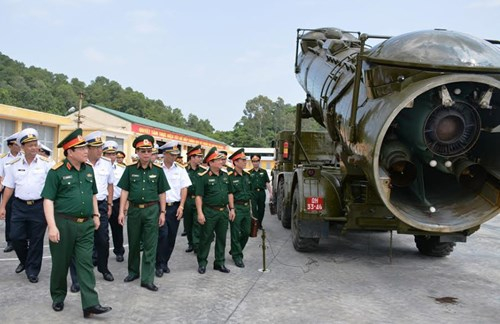 Đại tướng Ngô Xuân Lịch kiểm tra công tác huấn luyện, sẵn sàng chiến đấu tại Lữ đoàn 679