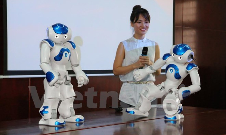 Trường đại học Việt Nam đưa robot vào giảng dạy, nghiên cứu