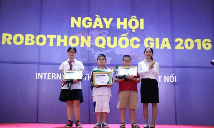 Hơn 200 “kỹ sư robot” nhí đua tài trong ngày hội Robothon miền Bắc 2016