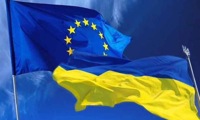 EU thông qua chế độ miễn thị thực đối với công dân Ukraine