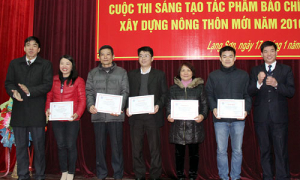 Trao giải cuộc thi sáng tạo tác phẩm báo chí về xây dựng nông thôn mới năm 2016