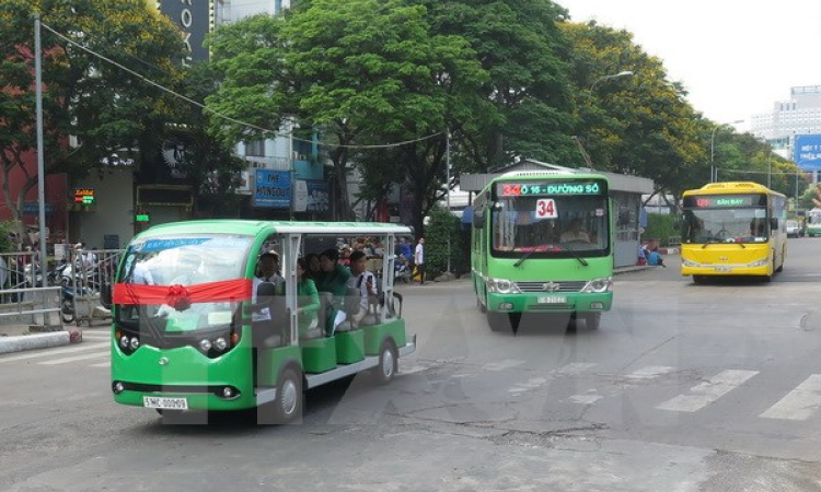 Thành phố Hồ Chí Minh thí điểm hai tuyến xe buýt điện