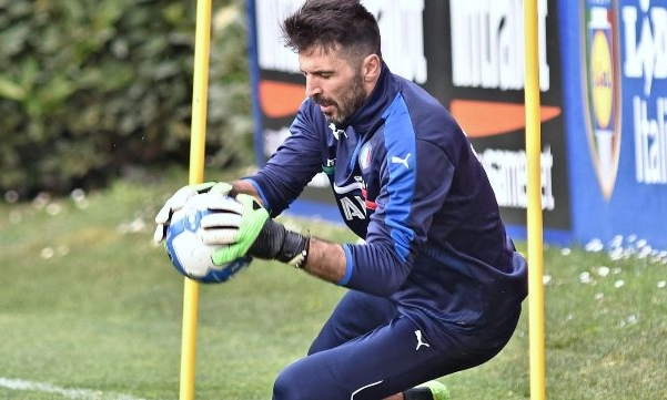 Gianluigi Buffon đạt cột mốc 1 nghìn trận đấu trong sự nghiệp