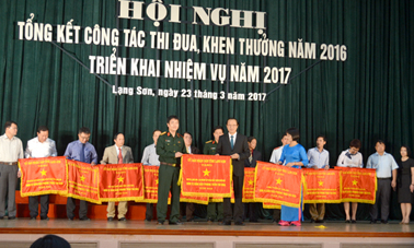 Tổng kết công tác thi đua, khen thưởng năm 2016 và triển khai nhiệm vụ năm 2017