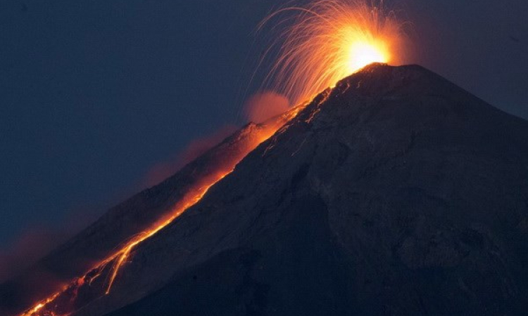 Guatemala sơ tán hàng trăm dân thường do núi lửa Fuego phun trào