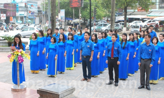 Tỉnh đoàn Lạng Sơn dâng hương báo công nhân ngày sinh Chủ tịch Hồ Chí Minh