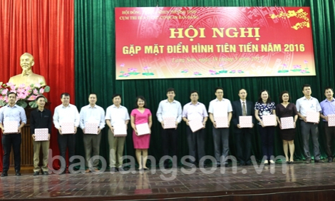 Gặp mặt điển hình tiên tiến năm 2016