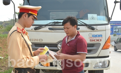 Giữ khoảng cách an toàn, ngăn tai nạn giao thông