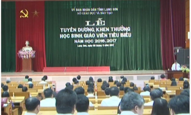 TUYÊN DƯƠNG 1.311 HỌC SINH VÀ 26 GIÁO VIÊN TIÊU BIỂU