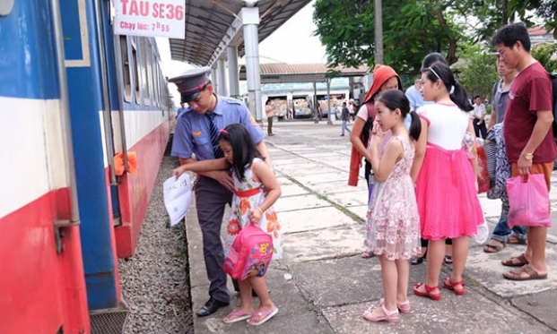 Khai trương đoàn tàu khách nhanh Hà Nội - Vinh