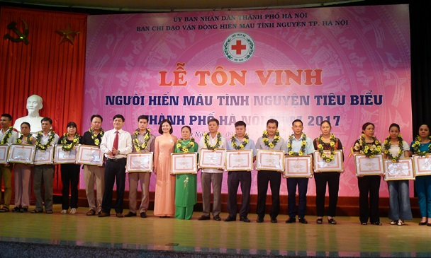 Hà Nội tôn vinh người hiến máu tiêu biểu năm 2017