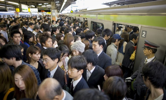 Tokyo phát động chiến dịch giảm tải hành khách đi tàu giờ cao điểm