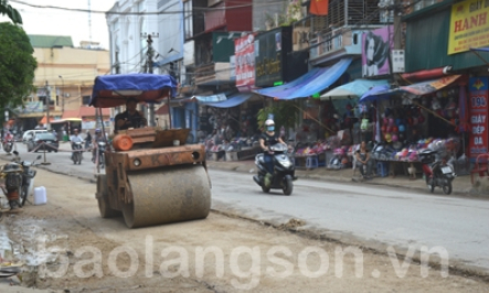 Khẩn trương hoàn trả mặt đường, đảm bảo giao thông