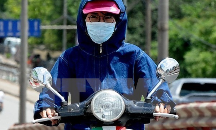 Áp thấp nhiệt đới di chuyển chậm, khu vực Bắc Bộ có nơi nắng nóng