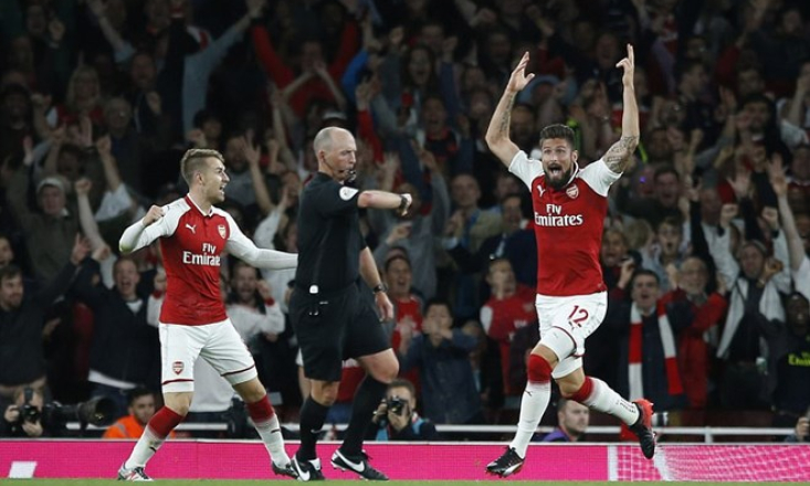 Arsenal hạ Leicester sau "cơn mưa bàn thắng" ở ngày khai mạc