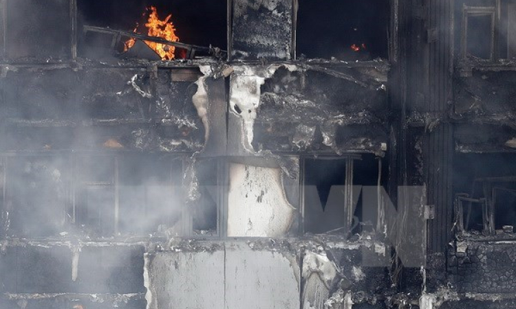 Chính phủ Anh mở cuộc điều tra nguyên nhân vụ cháy chung cư