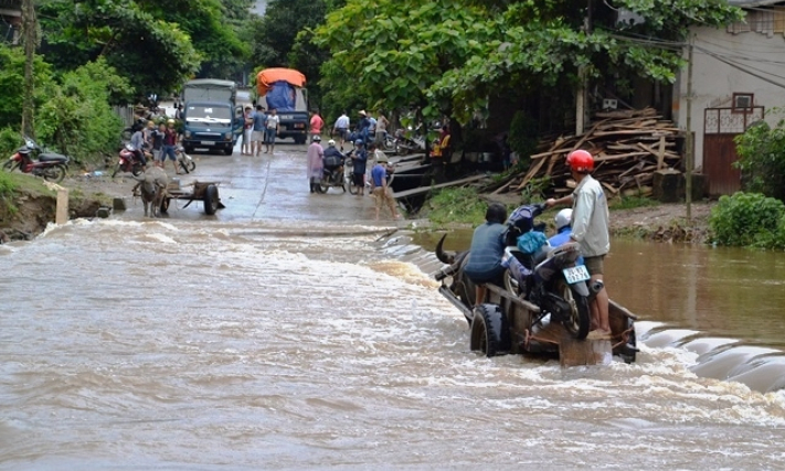 Lào Cai lại mưa lớn gây sạt lở đất, ngập úng, ách tắc giao thông