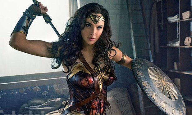 &#39;Wonder Woman​&#39; lọt tốp 5 phim siêu anh hùng doanh thu cao nhất