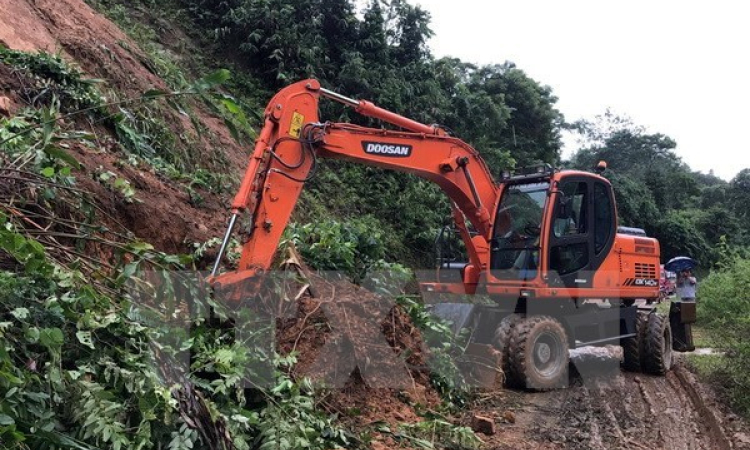 Quốc lộ 3B xuất hiện hai điểm sạt lở lớn với hàng nghìn mét khối đất