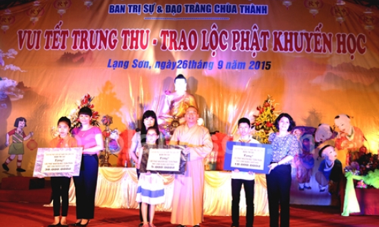 Quan tâm thực hiện công tác từ thiện xã hội