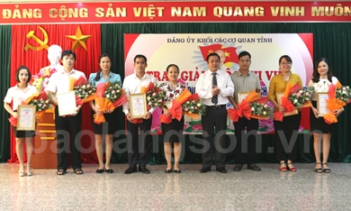 Sơ kết công tác 9 tháng và trao giải cuộc thi viết "Tìm hiểu về tư tưởng, đạo đức, phong cách Hồ Chí