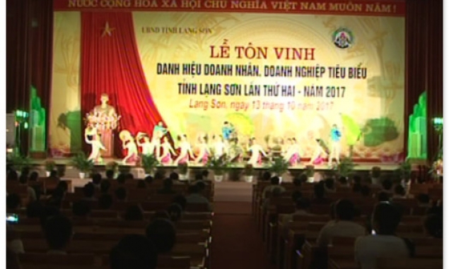 TÔN VINH 52 DOANH NGHIỆP, DOANH NHÂN TIÊU BIỂU NĂM 2017