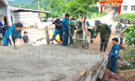 Dân quân tự vệ làm dân vận