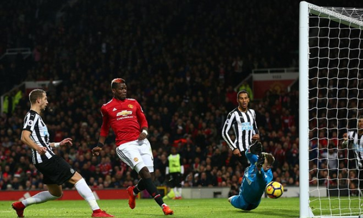 Manchester United ngược dòng thắng hủy diệt Newcastle United