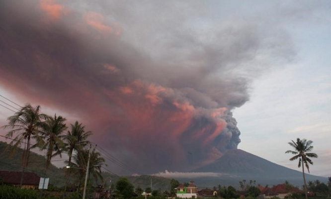 Indonesia kéo dài thời gian đóng cửa sân bay Bali do núi lửa