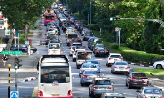 Singapore đánh phí ô tô &#39;siêu cao&#39; để chống tắc đường