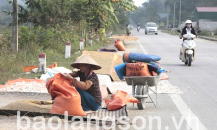 Khi đường thành “sân phơi”