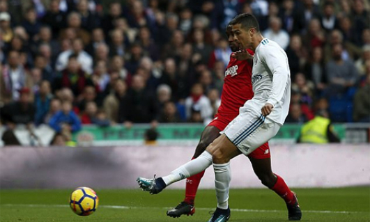 Ronaldo lập cú đúp, Real đại thắng Sevilla