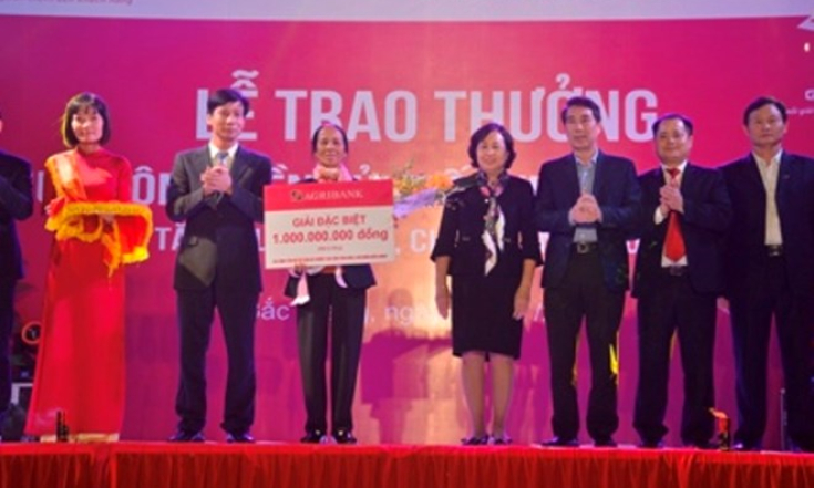 Agribank trao giải đặc biệt trị giá 1 tỷ đồng cho khách hàng