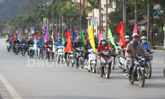 Hơn 100 thanh niên tuyên truyền phòng, chống HIV/AIDS