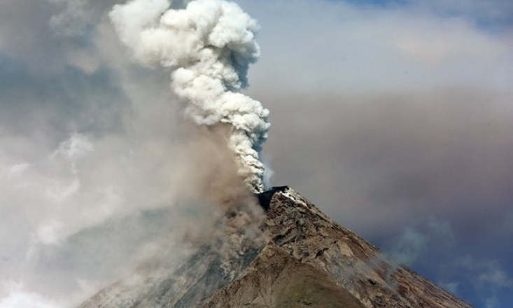 Philippines sẵn sàng đối phó với núi lửa Mayon phun trào