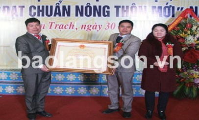 Xã Yên Trạch đón bằng công nhận đạt chuẩn nông thôn mới