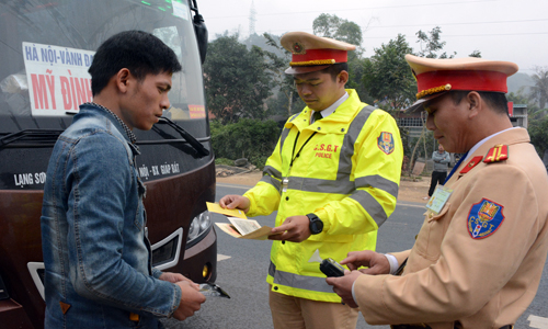 Ngăn tai nạn giao thông liên quan đến xe khách dịp giáp tết