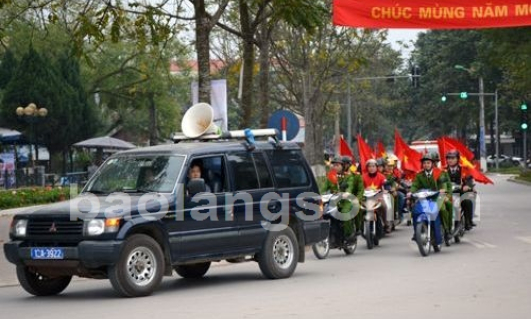 Diễu hành tuyên truyền an toàn giao thông trước trận chung kết bóng đá U23 châu Á