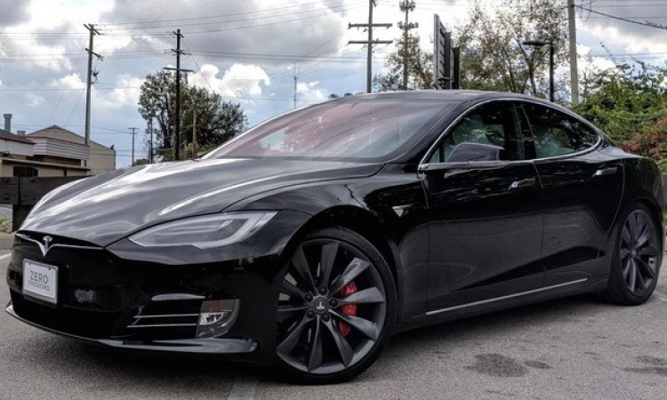 Tesla tung ra mẫu xe điện chạy nhanh nhất thế giới tại Hàn Quốc