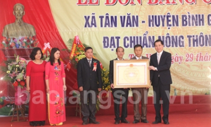 Tân Văn đón bằng công nhận xã đạt chuẩn nông thôn mới