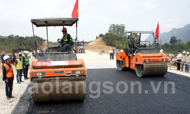 Thúc đẩy phát triển kết cấu hạ tầng thiết yếu