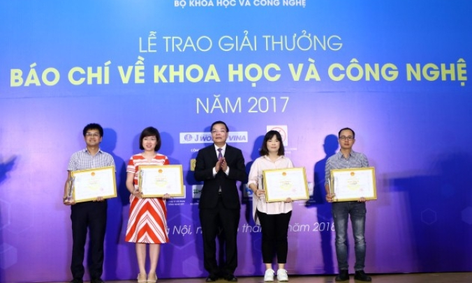 Trao giải báo chí về khoa học công nghệ năm 2017