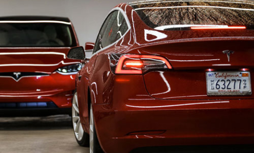 Tesla đối mặt khoản lỗ kỉ lục, giá trị công ty giảm 7%