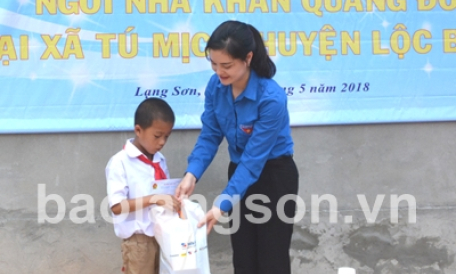 Khánh thành và bàn giao “Ngôi nhà Khăn quàng đỏ” tại huyện Lộc Bình