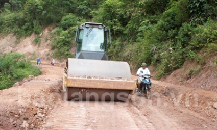 Đẩy nhanh tiến độ thi công đường Tú Mịch – Nà Căng