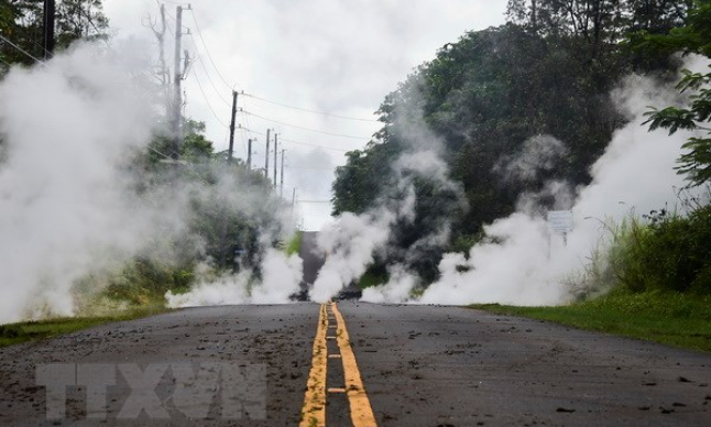 Cảnh báo núi lửa phun trào và động đất tiếp diễn ở Hawaii