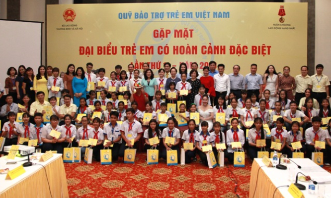 Gặp mặt 70 trẻ em có hoàn cảnh đặc biệt đạt nhiều thành tích cao