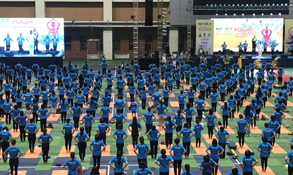 Gần 1.500 người tham gia đồng diễn Yoga tại Hà Nội