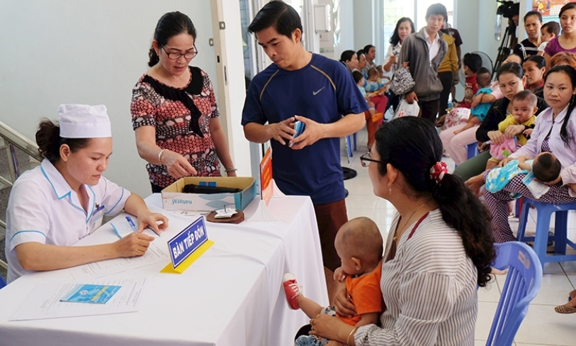 Cần đưa vaccine rotavirus vào Chương trình Tiêm chủng mở rộng